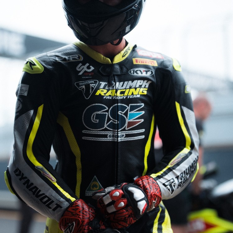 WorldSSP rider Oli Bayliss & RR Aramid Core Red