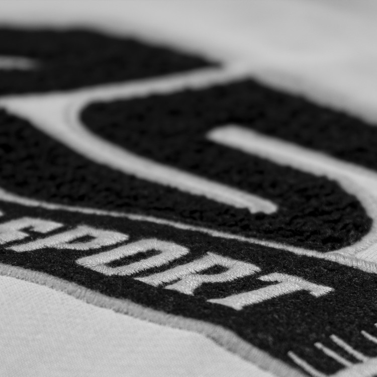 4SR mikina Motorsport Flag Grey velký detail výšivky na hrudi