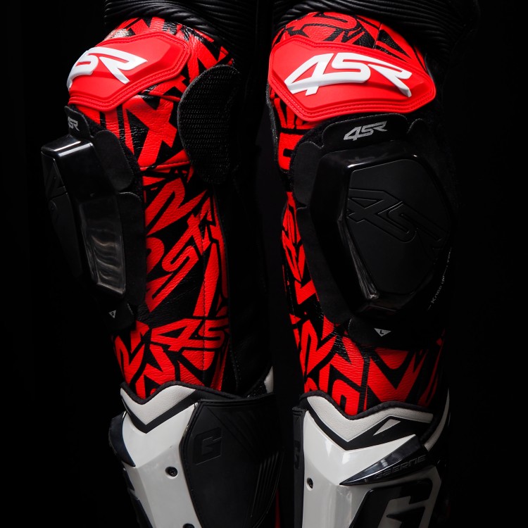 Racing Diablo II AR - detail kolena