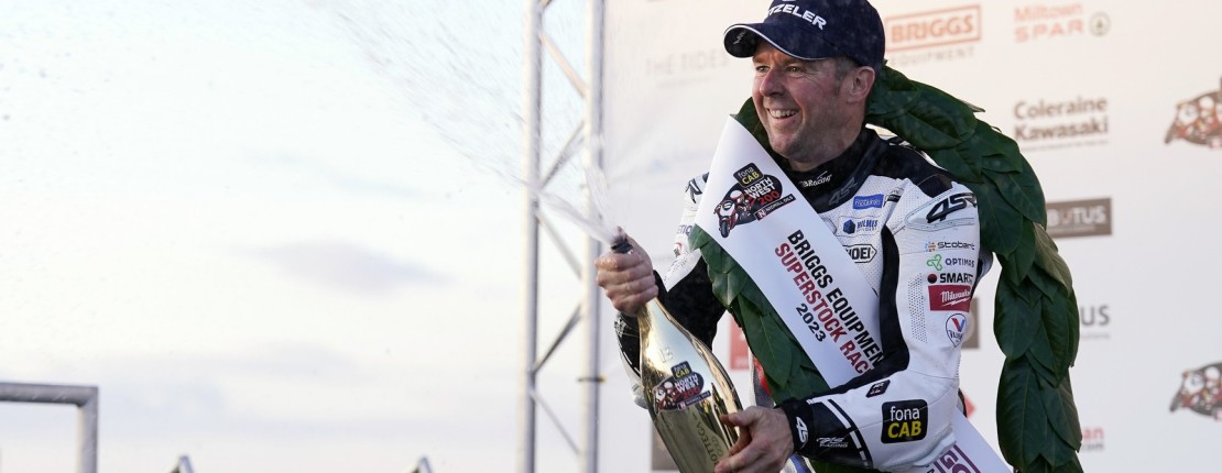 Alastair Seeley #34 North West 200 4SR závodní kombinéza
